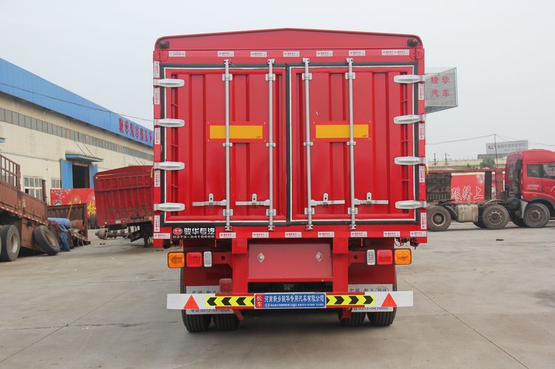 駿華車輛專業(yè)定制倉柵式半掛車