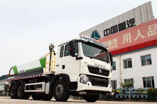 中國重汽HOWO T5G自動(dòng)擋灑水車