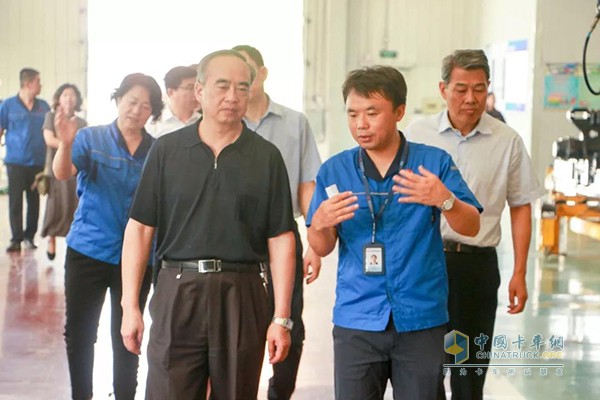 山西省委常委、常務(wù)副省長、省政府黨組副書記林武赴江鈴重汽進行調(diào)研