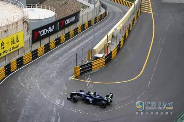 在街道上進(jìn)行的F1比賽