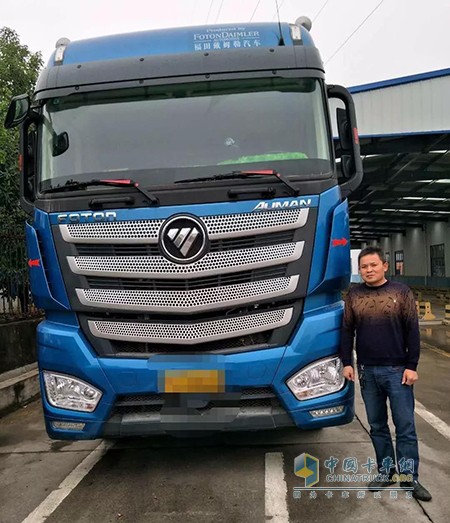江西宜春的唐師傅與他的歐曼EST卡車