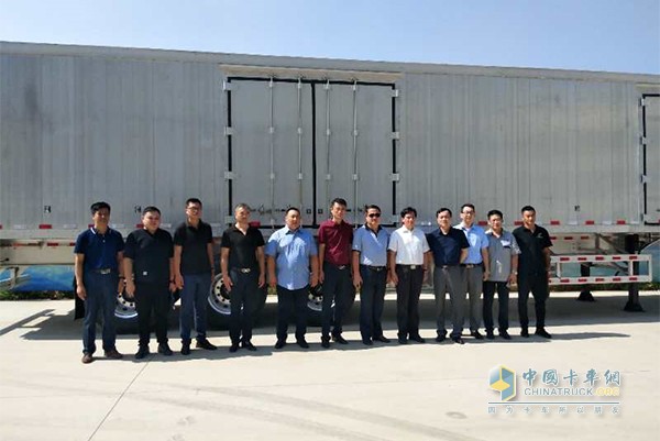 “中國物流企業(yè)家夏季峰會(huì)”參會(huì)人員合影