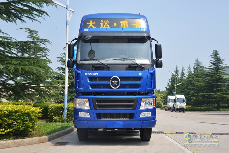大運E8重卡純電動 6×4 牽引車