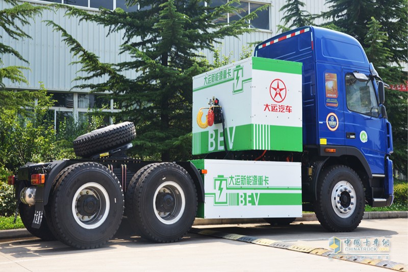 大運E8重卡純電動 6×4 牽引車