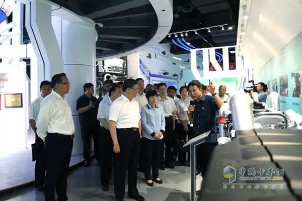 中共中央委員、國家海關總署黨組書記、署長倪岳峰到中國重汽考察調(diào)研