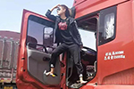 90后女神司機為愛開車 東風卡車見證幸福之路
