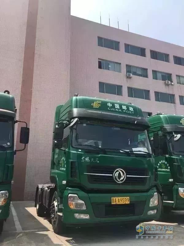 中國郵政東風天龍4×2牽引車