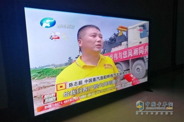 中國重汽救援隊隊員接受河南電視臺都市頻道采訪