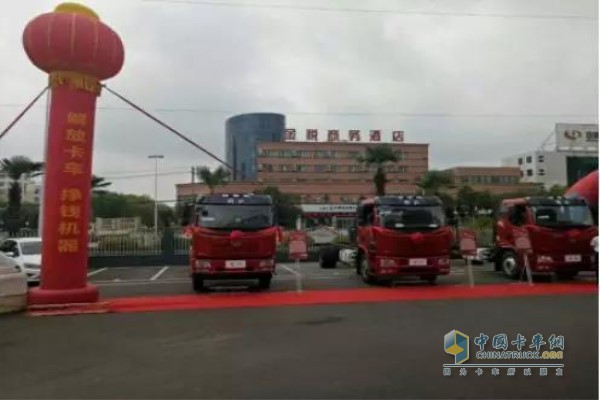 外場(chǎng)展車