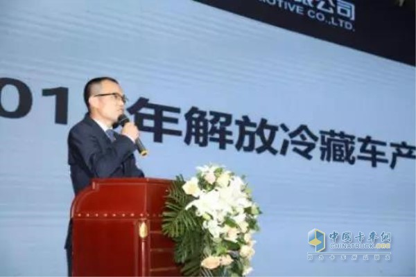 一汽解放汽車銷售有限公司河南商代處專用品系經(jīng)理房愛(ài)敏進(jìn)行產(chǎn)品講解