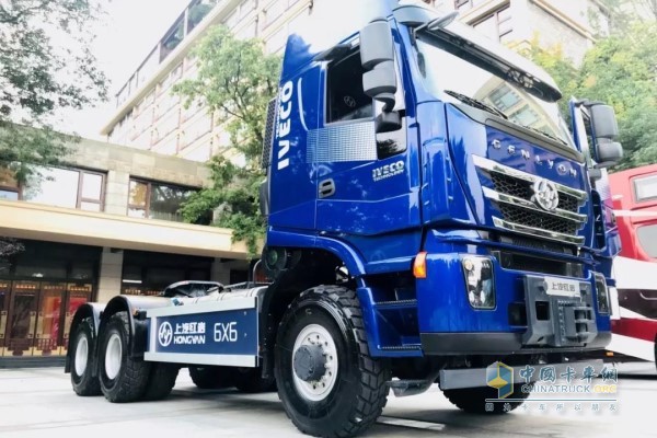 智能網(wǎng)聯(lián)6×6全驅(qū)大件運輸車