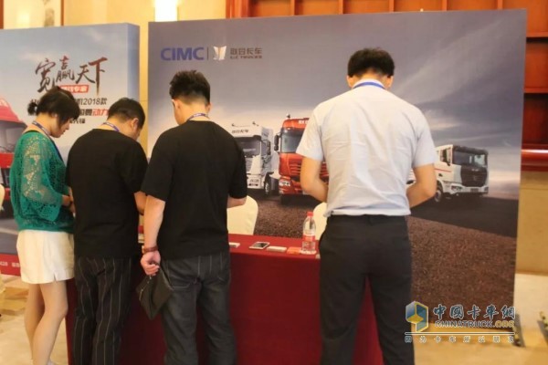 聯(lián)合卡車(chē)室內(nèi)展臺(tái)吸引眾多嘉賓