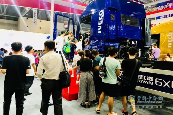 智能網聯(lián)6×6全驅大件運輸車