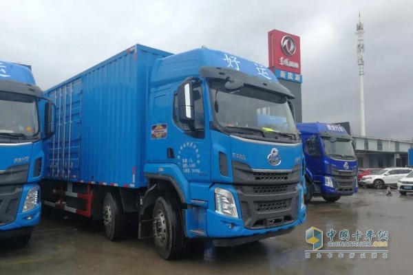 乘龍H5快遞車