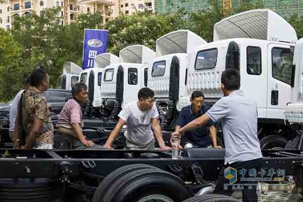 致道500M采用高強度鋼材車架