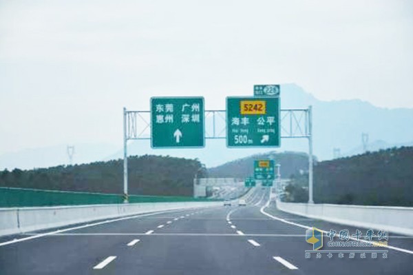 雙節(jié)高峰時段，高速?；奋囕v禁行
