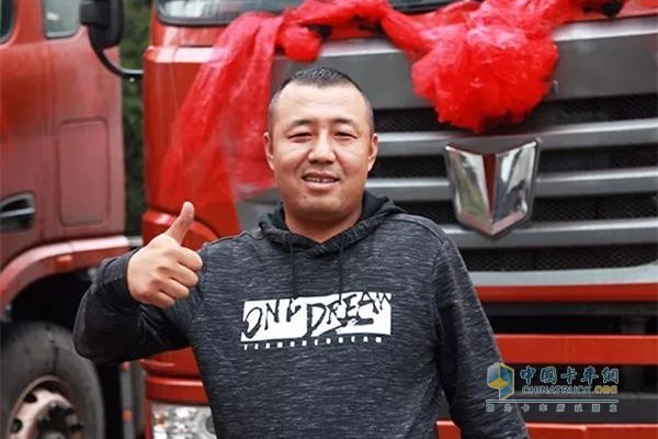 當(dāng)?shù)芈?lián)合卡車忠實用戶侯永錄