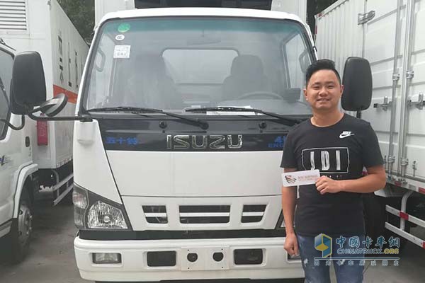 蔣隊長與愛車合影
