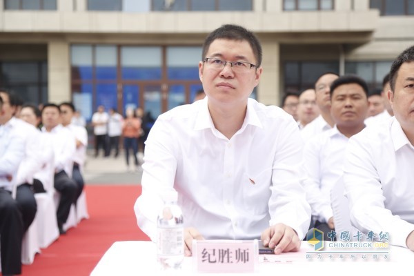 一汽解放青島汽車有限公司高級(jí)經(jīng)理、營(yíng)銷服務(wù)部部長(zhǎng)紀(jì)勝師