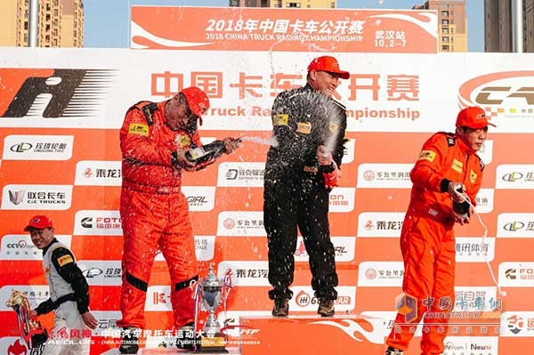 北京優(yōu)德偉賽車隊(duì)、安徽駿強(qiáng)賽車俱樂部、河南龍欣賽車隊(duì)
