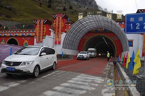 ?矮拉山隧道通車(chē)比原路線縮短23公里