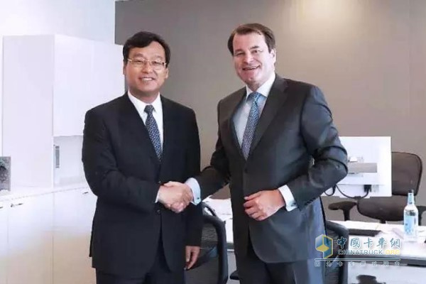 王鋒董事長和歐開行常務(wù)副行長 Jurgen Rigterink 先生