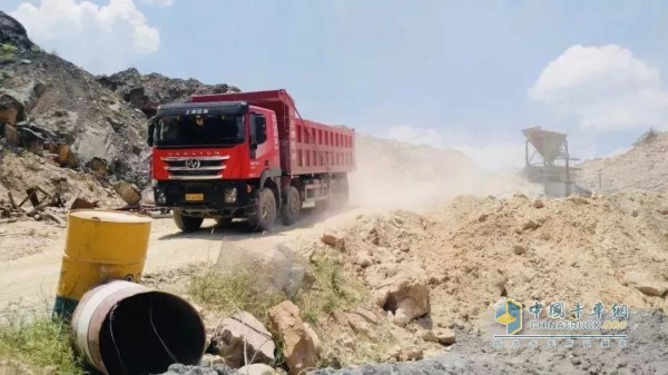 上汽紅巖自卸車強(qiáng)悍澎湃的鉑金動力鏈
