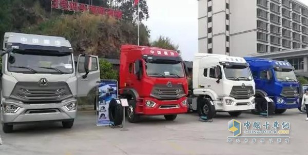 中國重汽豪瀚N系列全新上市發(fā)布會 用戶現(xiàn)場訂車77臺