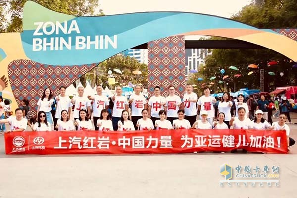 雅加亞運會上為中國健兒加油助威