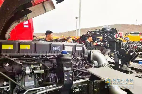 裝在上汽紅巖牽引車上的上汽動力12E發(fā)動機