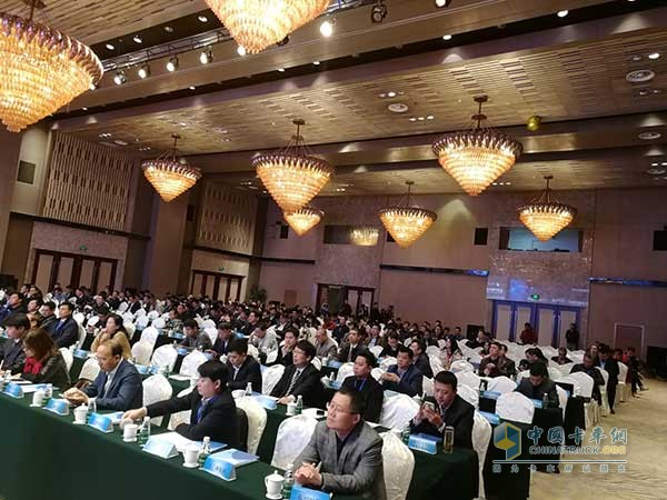 大會(huì)上正式向全國公布中國商用車經(jīng)銷商50強(qiáng)排行榜名單