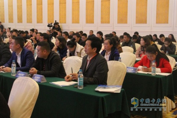 參加會議的經(jīng)銷商代表、專用車用戶代表以及改裝廠代表