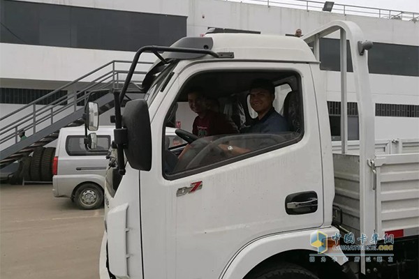2017年，配套玉柴YC4S150-48的東風(fēng)多利卡DF915樣車登陸秘魯。