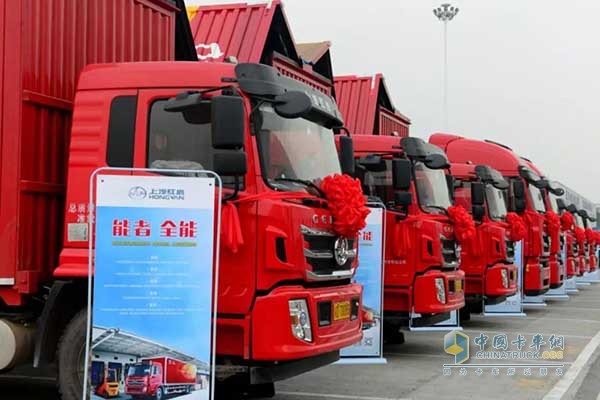 紅巖杰豹搭載源自奧地利AVL技術(shù)的上汽動力H系列發(fā)動機(jī)