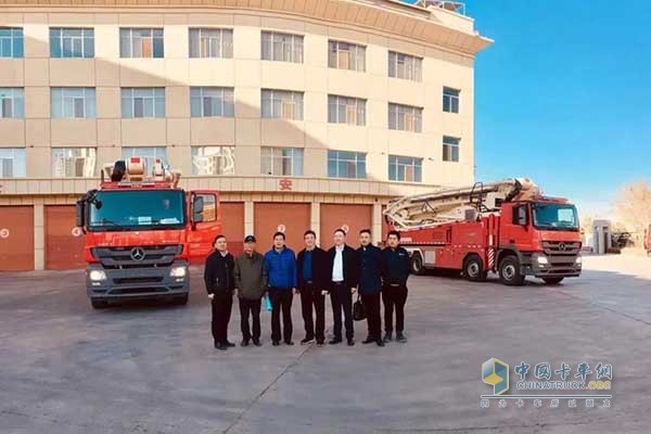 三一甘肅團(tuán)隊和消防車驗收專家合影