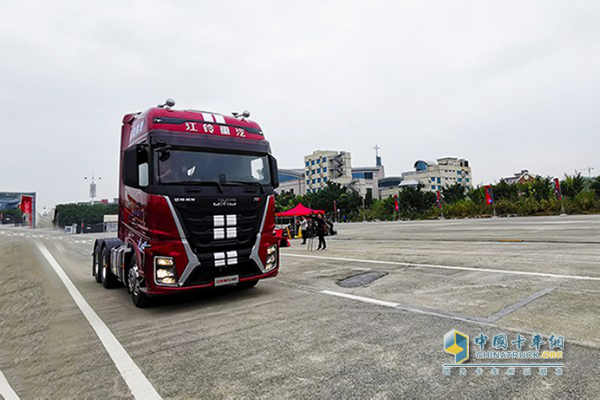 江鈴威龍HV5現(xiàn)場展示新匹配的智能駕駛技術