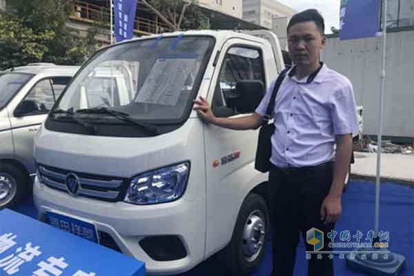 第一輛國(guó)六排放祥菱車主朱開成