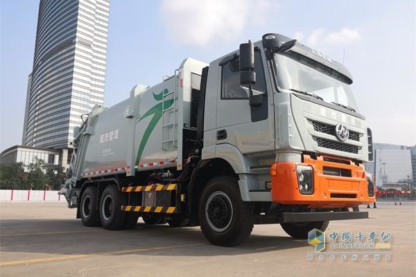 上汽紅巖攜城市環(huán)衛(wèi)車(chē)亮相廣州