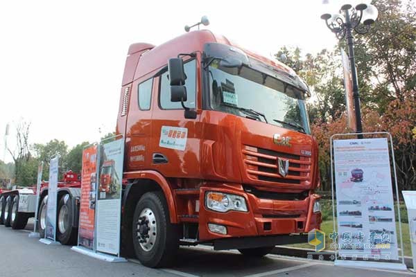 聯(lián)合卡車U380?；愤\(yùn)輸車