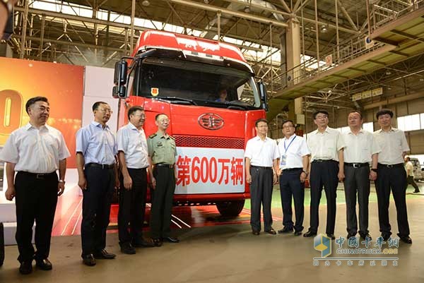 一汽解放第600萬輛卡車下線慶典暨解放國Ⅳ第5萬輛交車現(xiàn)場(chǎng)