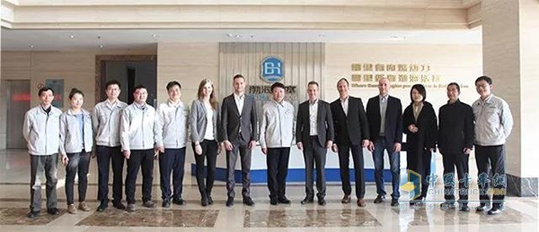 德國MAN公司高級副總裁格瑞斯丁·普茨先生一行人訪問渤海活塞