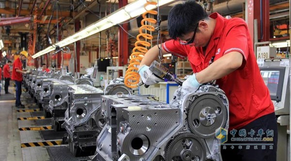 康明斯發(fā)動機工作車間