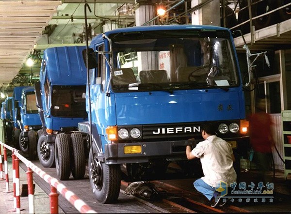 第200萬(wàn)輛解放卡車(chē)下線