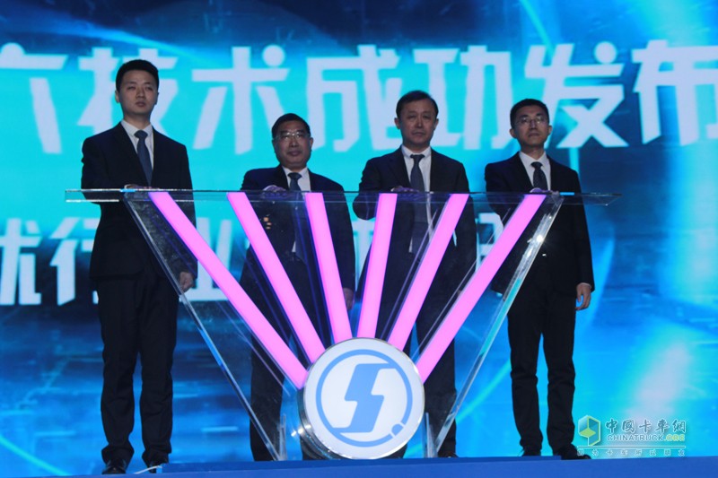目標(biāo)15.5萬(wàn)輛 機(jī)遇大于挑戰(zhàn)的2019陜汽重卡將全面突破