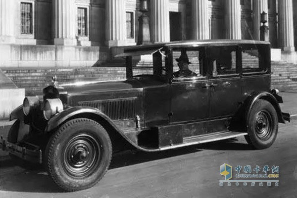 北美帕卡德(Packard)柴油轎車搭載康明斯U型發(fā)動機(jī)