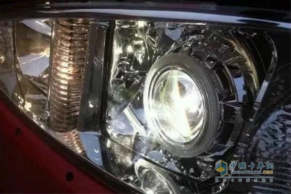 開啟應(yīng)急車燈