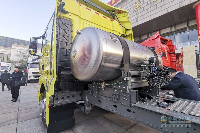 汕德卡 C7H 6X4 國(guó)六 480馬力 LNG燃?xì)鉅恳?/>
                                        <tt class=
