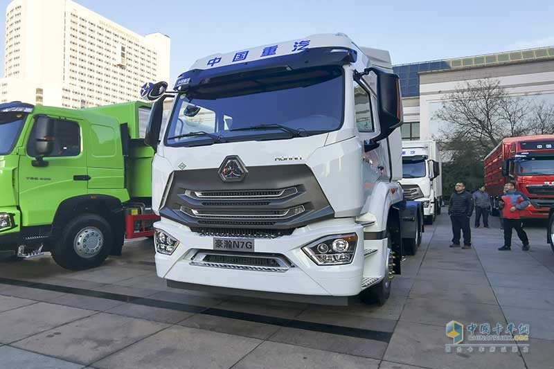 中國(guó)重汽 豪瀚 N7G 480馬力 6×4 天然氣 牽引車(chē)