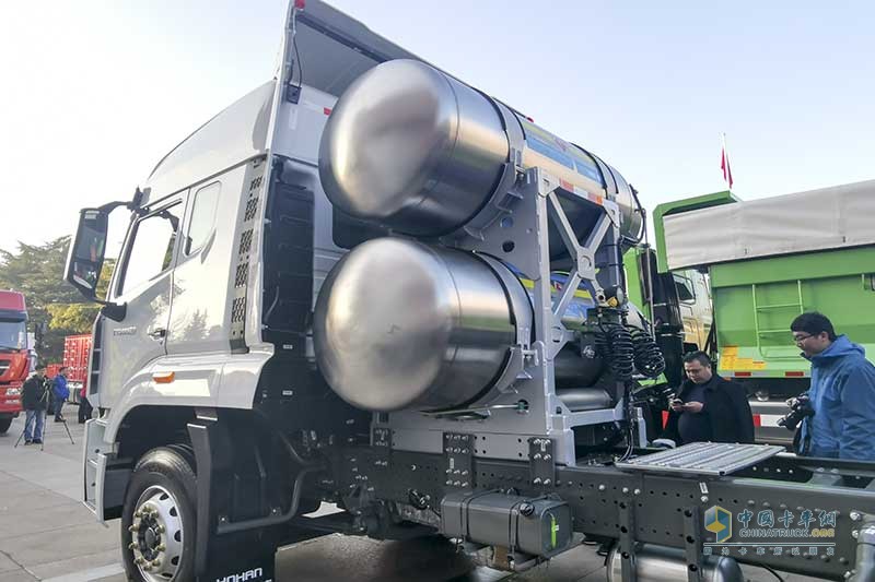 中國(guó)重汽 豪瀚 N7G 480馬力 6×4 天然氣 牽引車(chē)