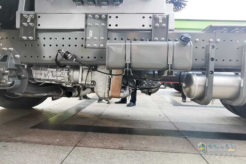 中國(guó)重汽 豪瀚 N7G 480馬力 6×4 天然氣 牽引車(chē)